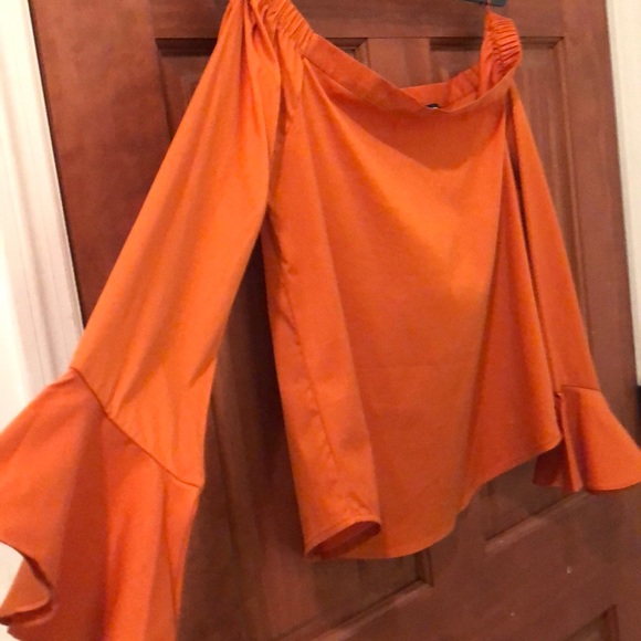 Express Off The Shoulder Blouse - Picture 4 of 8